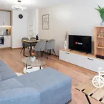 New Modern & Cozy With Free Private Parking And Ev Charging Station Appartamento Varna