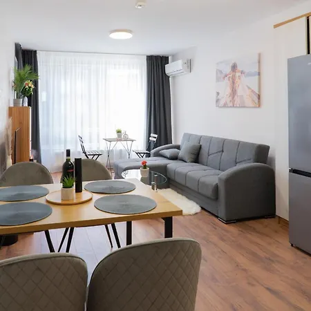 New Modern & Cozy With Free Private Parking And Ev Charging Station Apartman