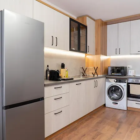 New Modern & Cozy With Free Private Parking And Ev Charging Station Lägenhet