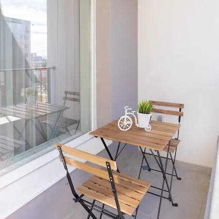 Apartamento New Modern & Cozy With Free Private Parking And Ev Charging Station *