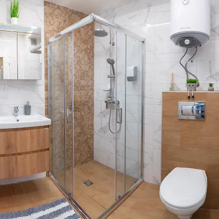 New Modern & Cozy With Free Private Parking And Ev Charging Station アパート ヴァルナ